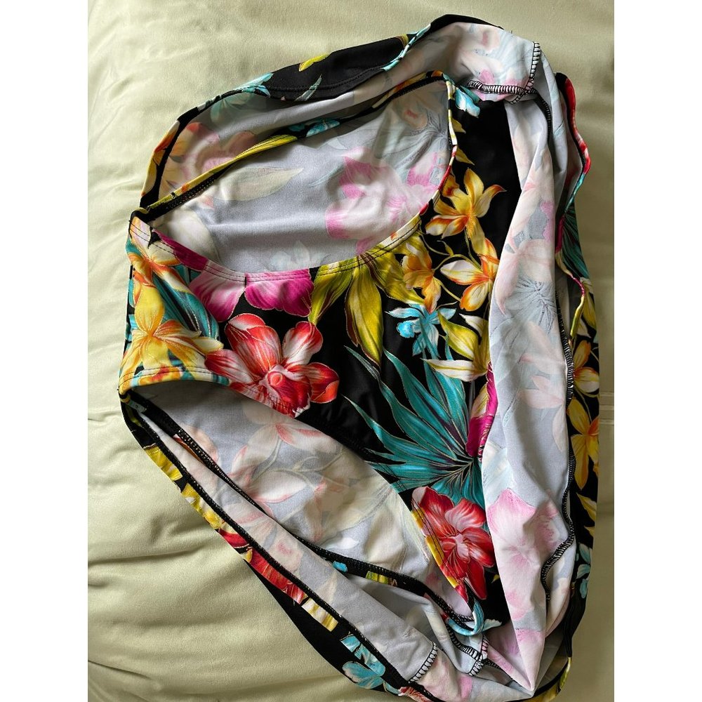 Islander Black Multi-Colored Floral Swimsuit Skirt - Size 16 - Picture 9 of 9